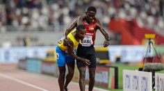 VIDEO: Svet ho ospevuje. Africký bežec pomohol vyčerpanému konkurentovi do cieľa