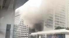 Luxusný hotel v Singapure zachvátil požiar. Evakuovali asi 500 ľudí