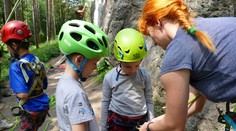 Najvyšší čas poobzerať sa po letných táboroch pre deti. Poradíme vám, ako pri kúpe ušetríte