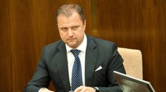 Polícia v nedeľu strieľala po aute, v ktorom sa viezol podpredseda parlamentu