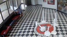 VIDEO: Bývalý študent prišiel vystrieľať školu. Krvavé besnenie prekazil odvážny riaditeľ