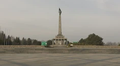 Aktivisti žiadajú vypnúť osvetlenie Slavína. Rozhodnutie je na primátorovi hlavného mesta