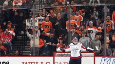 VIDEO: Najkurióznejší moment doterajšej sezóny NHL. Brankár Washingtonu si strelil nevídaný vlastný gól