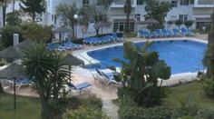 Záhadná smrť britskej rodiny v Španielsku: V hotelovom bazéne našli telá otca a jeho detí