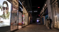 Čína hlásila vo štvrtok 46 nových prípadov nákazy, ale žiadne úmrtie