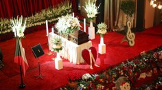 S Karlom Gottom sa rozlúčili desaťtisíce ľudí. Stovky ďalších to nestihli