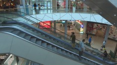 Po dlhom čase sa v nedeľu opäť otvorili obchody. Pozrite si, ako to v nich vyzeralo