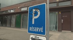 Bratislava prekvapila viacerých vodičov. Pýta si poplatky za parkovacie miesta, ktoré vlastnia ľudia