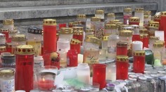 Deň po streľbe v Graze: Celé Rakúsko smúti, modlí sa aj pápež. U útočníka našli list na rozlúčku