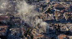 Počet obetí zemetrasenia v Turecku stúpol na takmer 48-tisíc