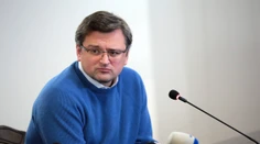 Kuleba varuje pred možnou otravou. Vyjednávačov vyzval, aby na rokovaniach s Ruskom nič nepili ani nejedli