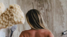 Dcéra Borisa Kollára má odvahu. Holá fotka z vane