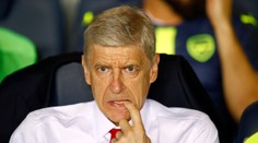 Arséne Wenger odmietol správy, že mal zasadnúť na lavičku milánskeho AC