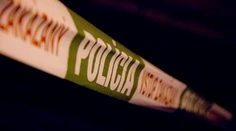 Dráma v Senci: Muž mal napadnúť svoju partnerku a vyhrážať sa jej, že ju zabije. Krompáčom zasiahol ďalšieho človeka