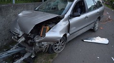Šoféroval bez vodičáka a rozmlátil auto, v ktorom boli štyri deti