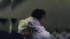 VIDEO: „Zabijem ťa, pusť ma!“ Muž v Košiciach ukradol whisky a vytiahol nôž na SBS-kára