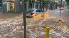 VIDEO: Španielske letoviská zaliala voda. Malého chlapca vyhodila z kočíka