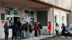 Budúci týždeň môže päť okresov otvoriť všetky základné aj stredné školy