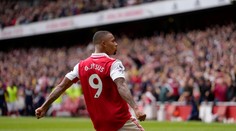 Arteta kúzli ako Merlin, londýnske derby pre Arsenal a Chelsea. Trossard hetrikom umlčal Anfield