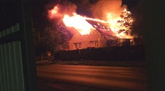 Tragédia na juhu Slovenska. Nočný požiar v Nesvadoch pripravil o život dve osoby