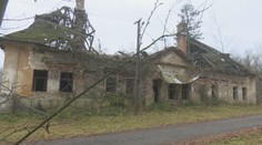 Kedysi kaštieľ plný života, dnes ruina. Rimavské Brezovo smúti za slávou železiarskeho regiónu