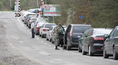 Niektorí Ukrajinci stoja v kolóne pred Ubľou už týždeň. Takto si krátia čas