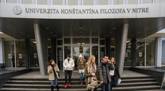 Nitrianska UKF udelila čestné doktoráty, slávnosti sa zúčastnili aj kotlebovci