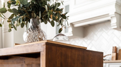 Obnova starého nábytku - ako správne použiť farby a laky na drevo?