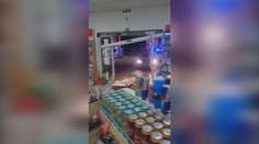 Opitý muž v Dolnom Kubíne prepadol benzínku. S autom vošiel dnu a ľuďom sa vyhrážal s nožmi v rukách