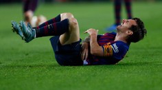 Od bolesti upadal do mdlôb: Messi má zlomenú ruku, príde o El Clasico
