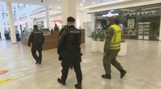 Slovensko má za sebou prvý deň lockdownu. Na dodržiavanie opatrení dohliadajú stovky policajtov