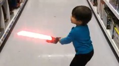 Otec urobil zo svojho syna akčného hrdinu