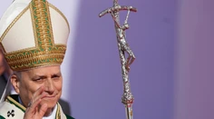 Pápež vyzval na zloženie zbraní po útokoch na Ukrajine