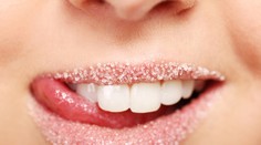 Cukor je biely jed. Denne zjeme až 35 lyžičiek