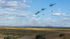 V okolí hraníc Ukrajiny sa zhromažďujú tisícky vojakov. Zelenskyj žiada rokovania s Ruskom