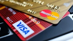 Sankcie tvrdo dopadli na Rusko. Bežným ľuďom prestali platiť karty Visa a Master