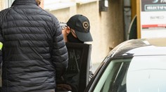 Mastná kaucia aj monitorovací náramok. Aj to sú podmienky prepustenia milionára Kollára