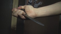 Matka nožnicami dobodala dcérinho staršieho priateľa. Vraj na ňu má zlý vplyv