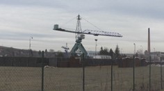 Divoká nočná zmena v bánovskom závode: Za útok stoličkou dostal muž štyri roky za mrežami