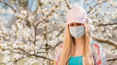 Rúško je teraz pre alergikov ako za trest. Niektoré príznaky si navyše ľudia mýlia s koronavírusom