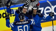 VIDEO: Fíni po slabých výkonoch v skupine zdolali vo štvrťfinále MS Američanov