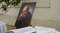 Najdojemnejší moment na úvod rozlúčky s Vašom Patejdlom. Bazilikou sa ozýval nesmrteľný hit