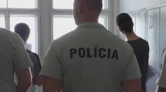 Dvaja tínedžeri z Prievidze mali sexuálne zneužiť dve iba 12-ročné dievčatá