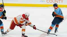 Patril k najlepším hráčom tímu, teraz ostáva na tribúne. Adam Ružička tvrdo pracuje a čaká na šancu