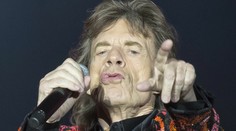 Osemnásobný otec Mick Jagger (74) zbalil ďalšiu krásku. Má len 22