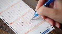 Priateľke dal tiket s 5-miliónovou výhrou v lotérii. Žena zmizla, zablokovala ho a o pár dní bola s iným mužom