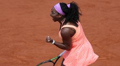 Williamsová ďakuje za semifinále divákom, hrá proti Bacsinszkej