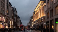 Za dva balíky sladkostí zaplatili vyše 1000 eur. Turisti na slávnej ulici v Londýne zostali v šoku