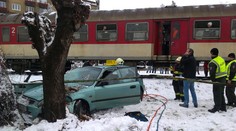FOTO: V Prešove sa zrazil vlak s autom