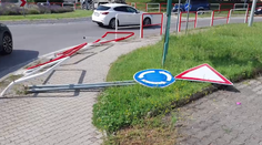 V Ilave riešia kuriózny dopravný problém. Kamióny tam pravidelne demolujú zábradlie